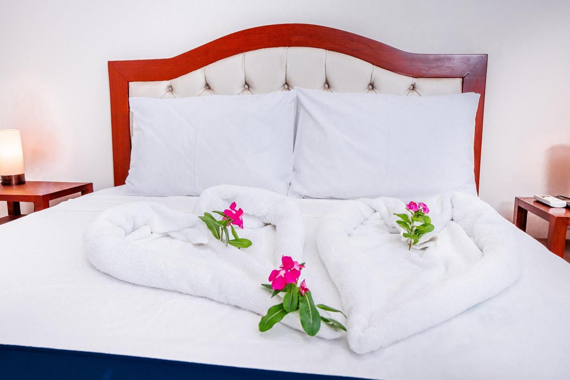 Laguna Azul Hotel & Suites Sauce Екстериор снимка