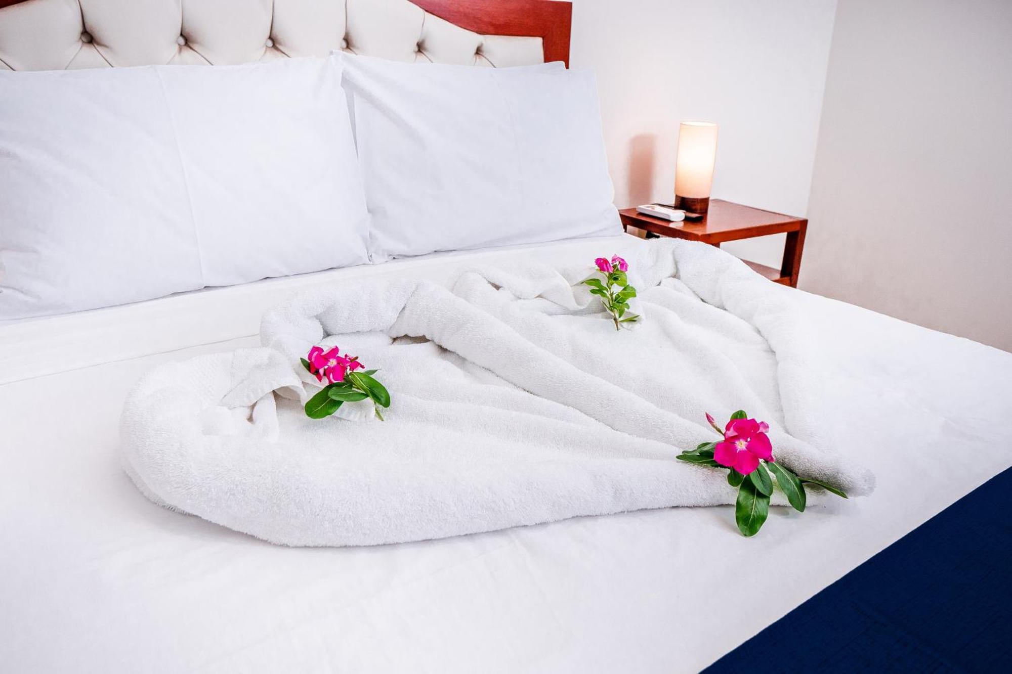 Laguna Azul Hotel & Suites Sauce Екстериор снимка